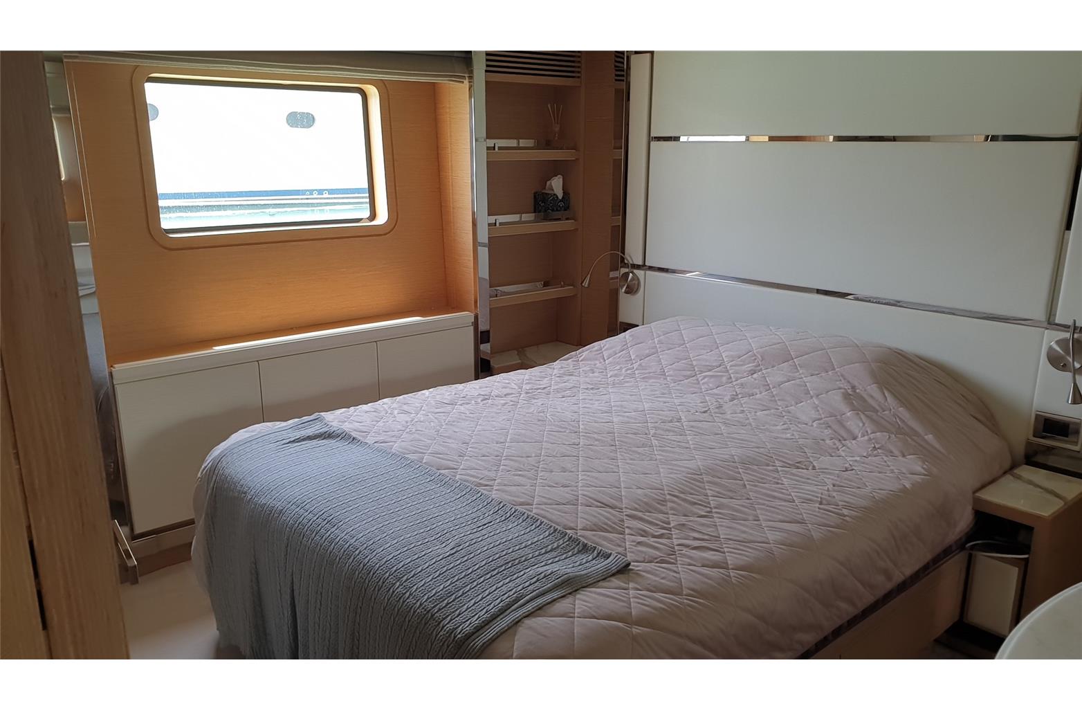 Benetti Delfino 93 15