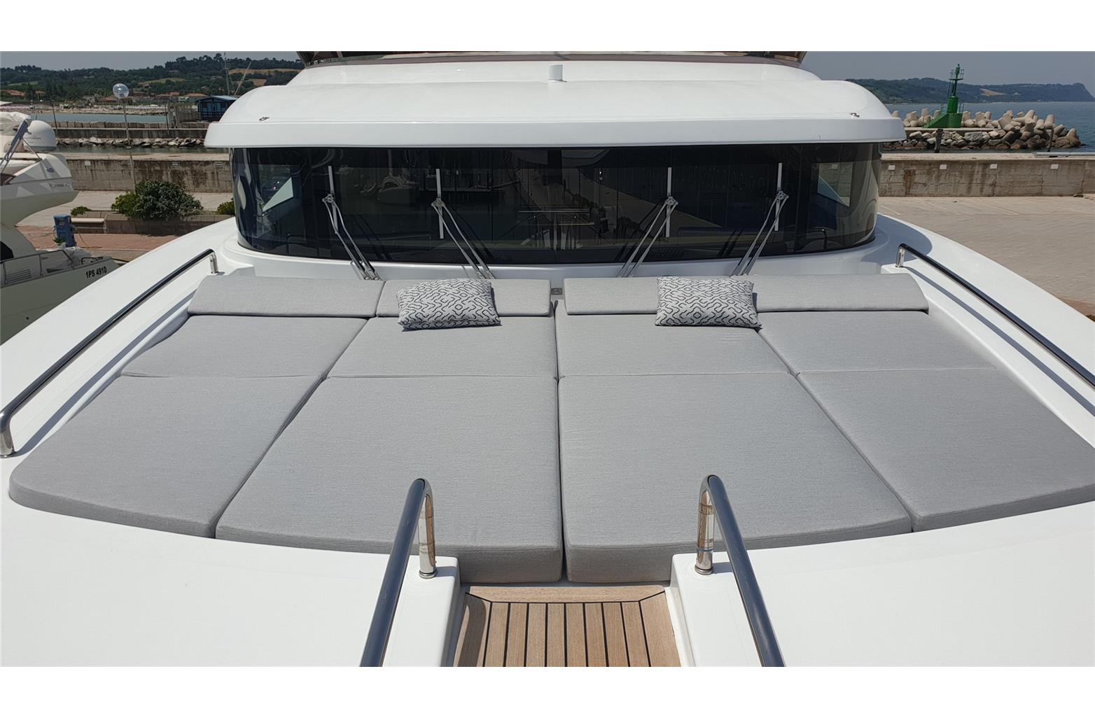 Benetti Delfino 93 4