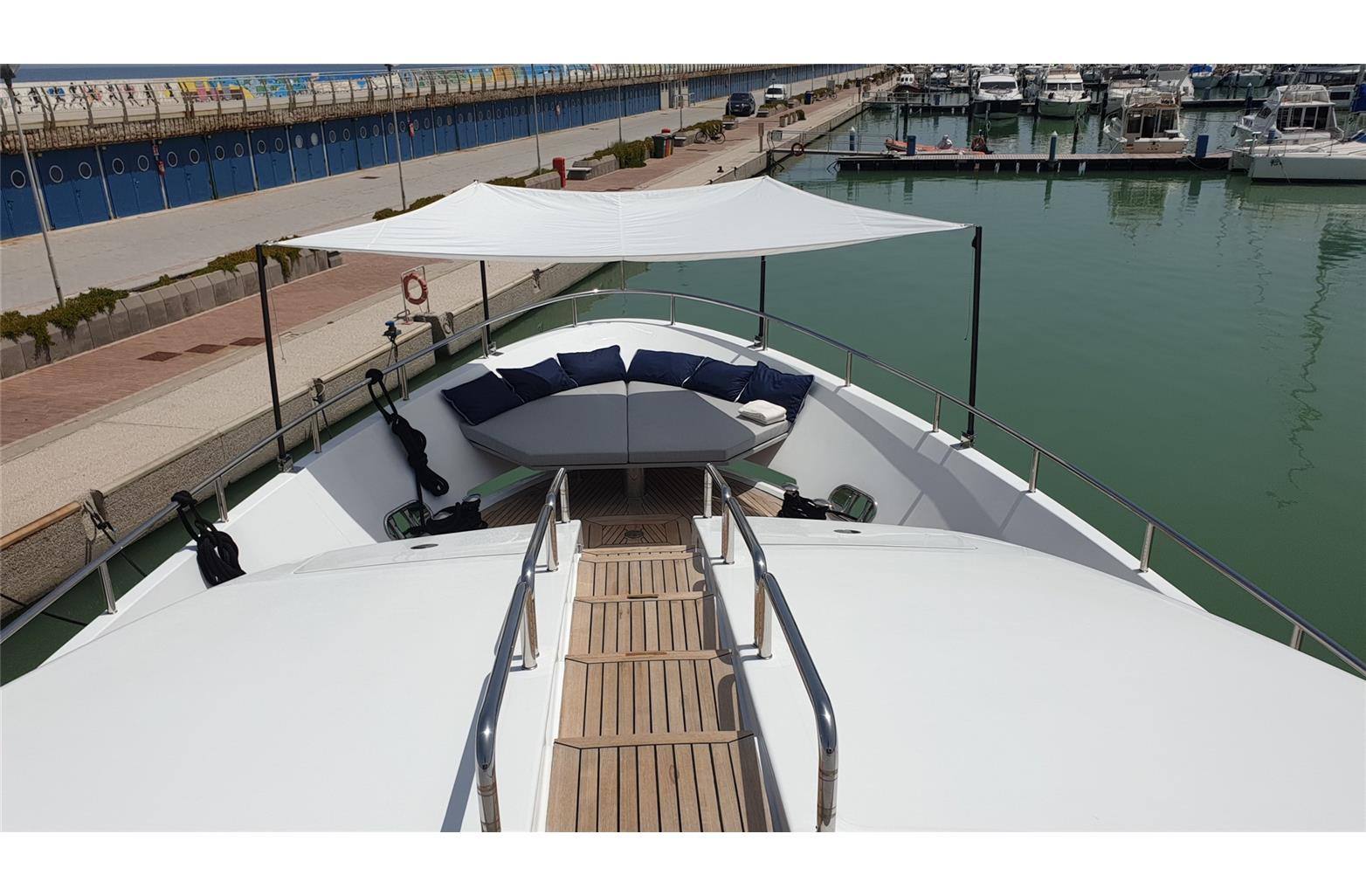 Benetti Delfino 93 5