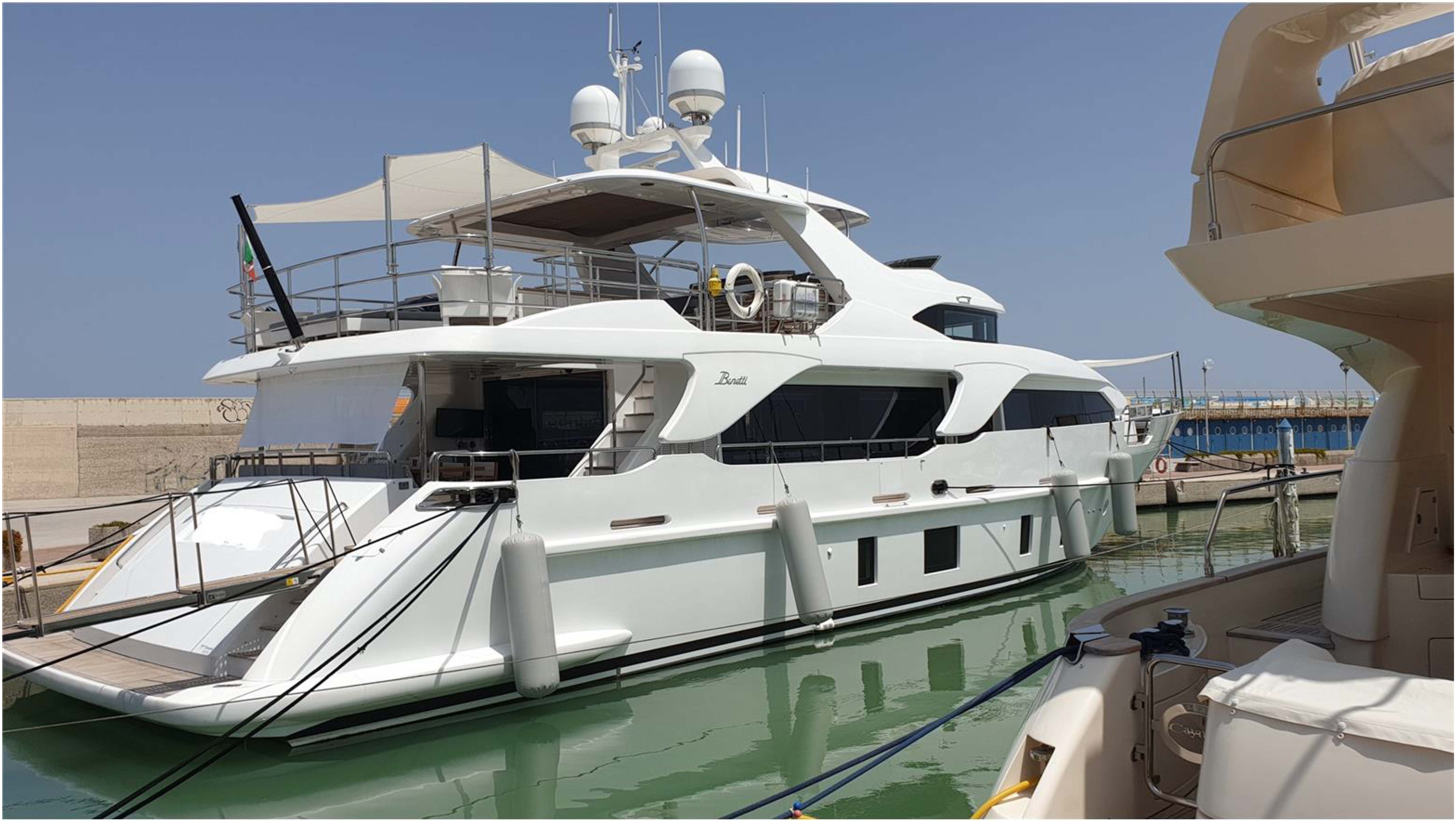 Benetti Delfino 93 3