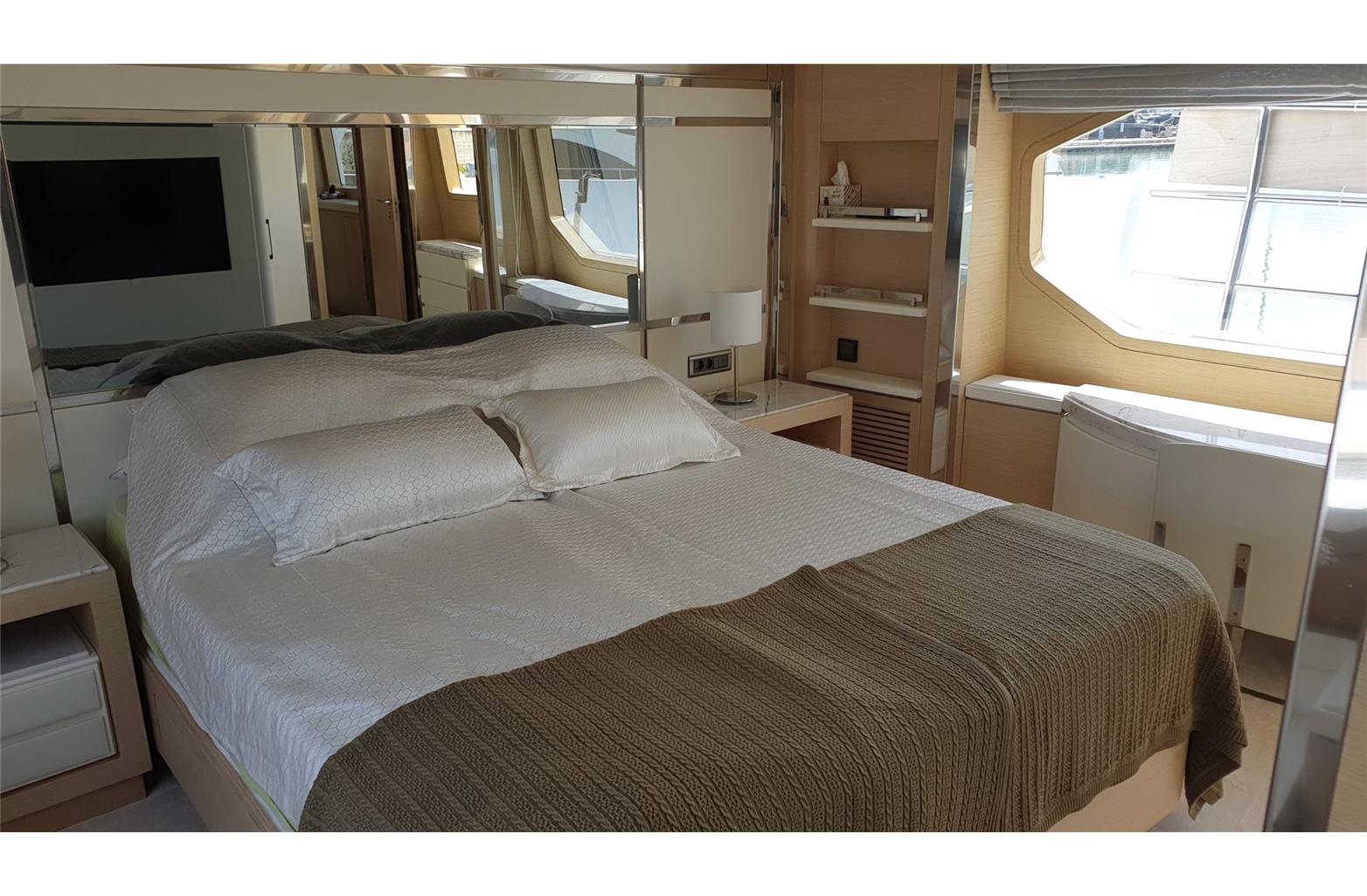 Benetti Delfino 93 17